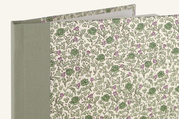 klassisches Notizbuch mit Blumenmotiv, grüne Rosen, Leinenrücken grün, weiße Seiten